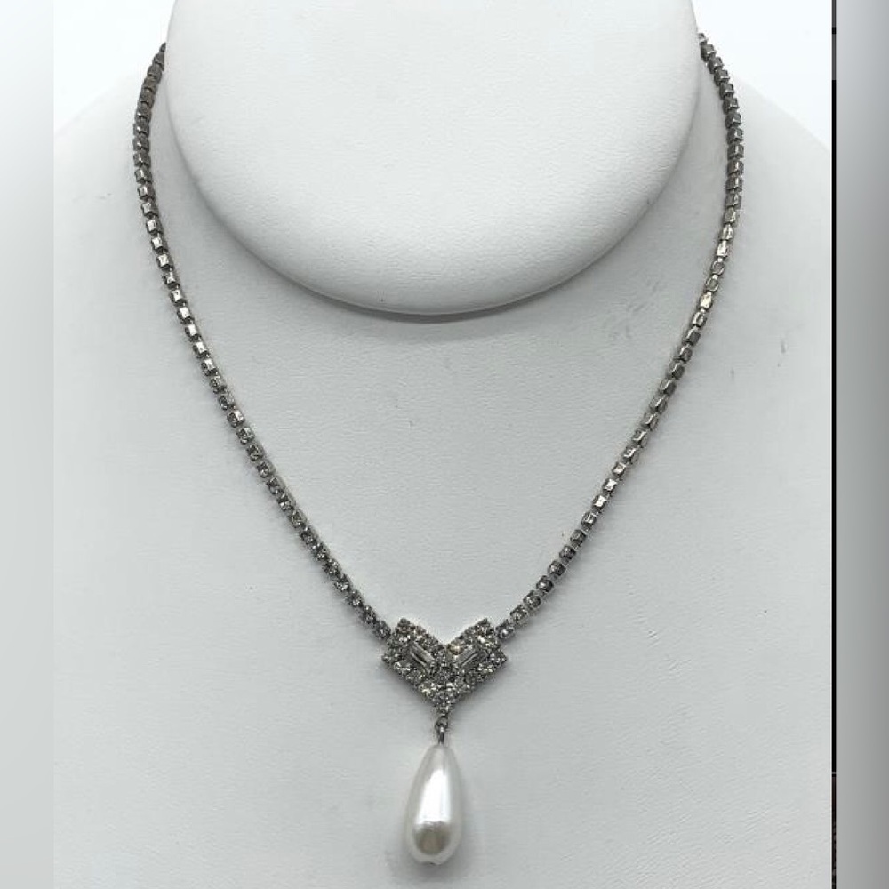 Delicate 1950’s Vintage Rhinestone & Pearl Dangle Necklace